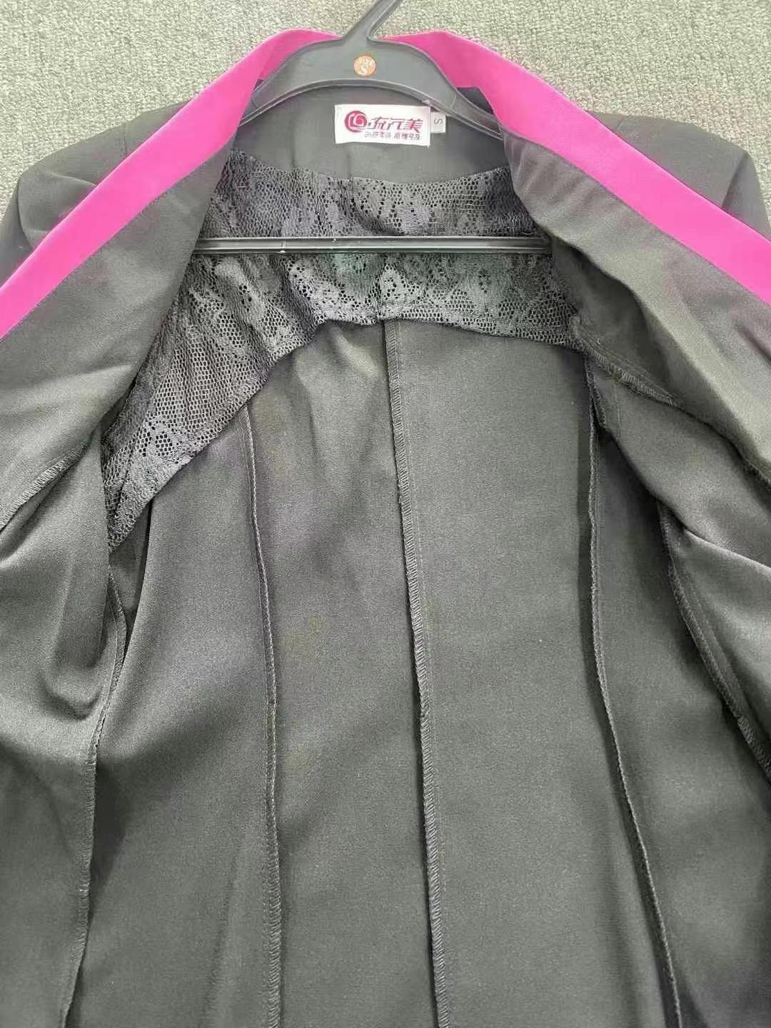 女西装 295件左右高档不规则春秋款女士西装撞色西装外套，防尘袋装带衣架。有肩垫，单款单色...