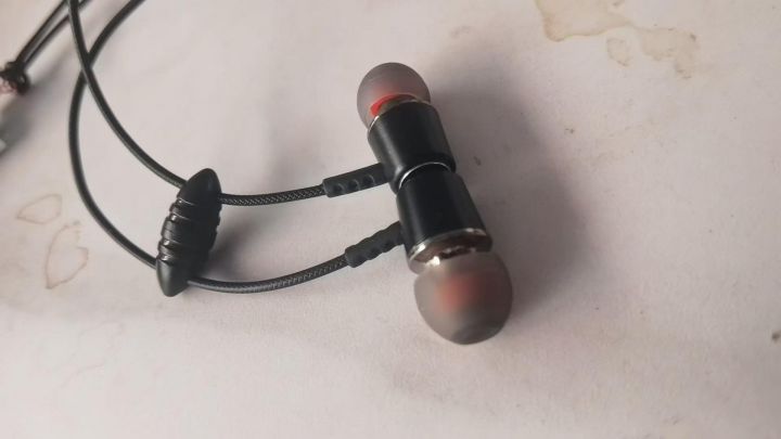 挂脖蓝牙耳机，金属磁