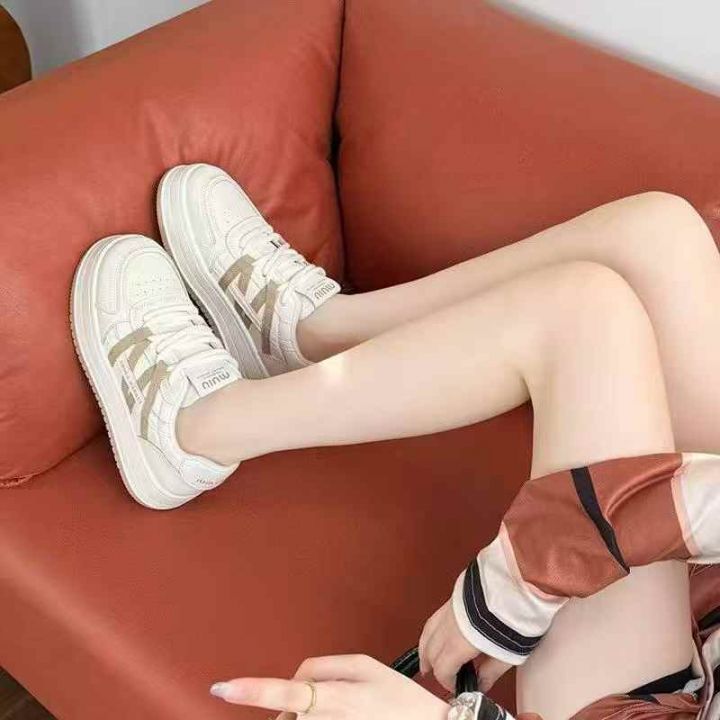 新款贴皮小白女装精品