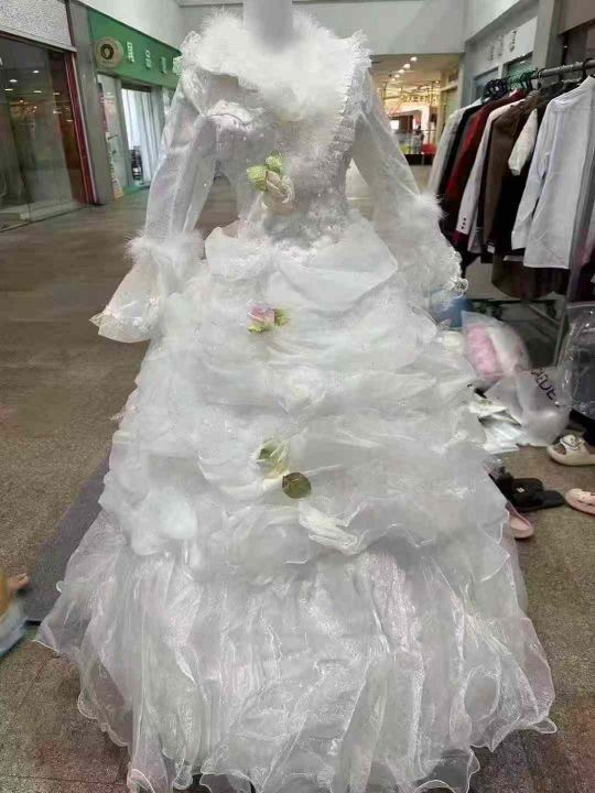 还有700件长袖蓬蓬