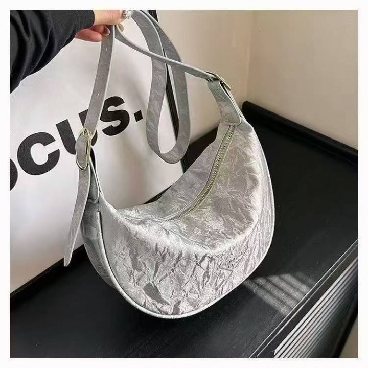 女包1300个左右 