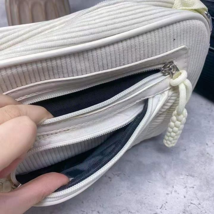 品名：灯芯绒斜挎包包