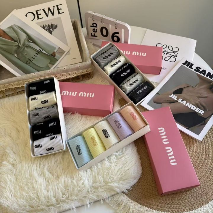 MiuMiu盒装袜子