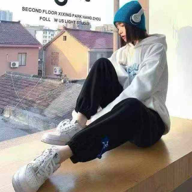潮牌运动宽松女款休闲