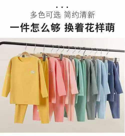 [發]童装德绒套装1