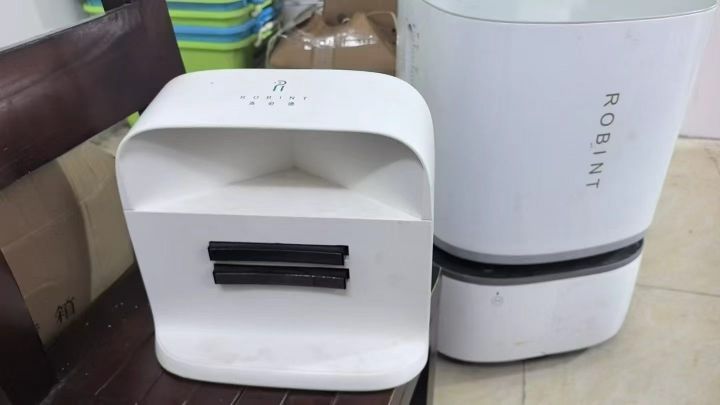 机械人2台，网上卖1