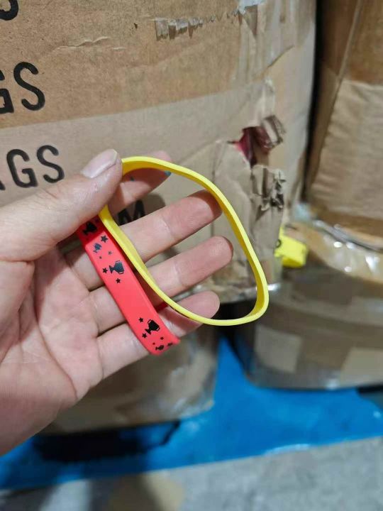手环5万一个，一毛钱
