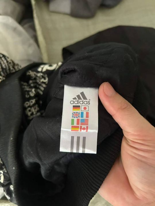 3000件阿迪达斯马