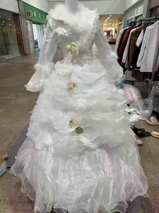 还有700件长袖蓬蓬