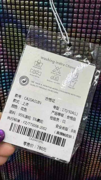 烫金镭射半高领上衣5