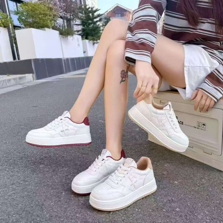 新款贴皮小白女鞋精品