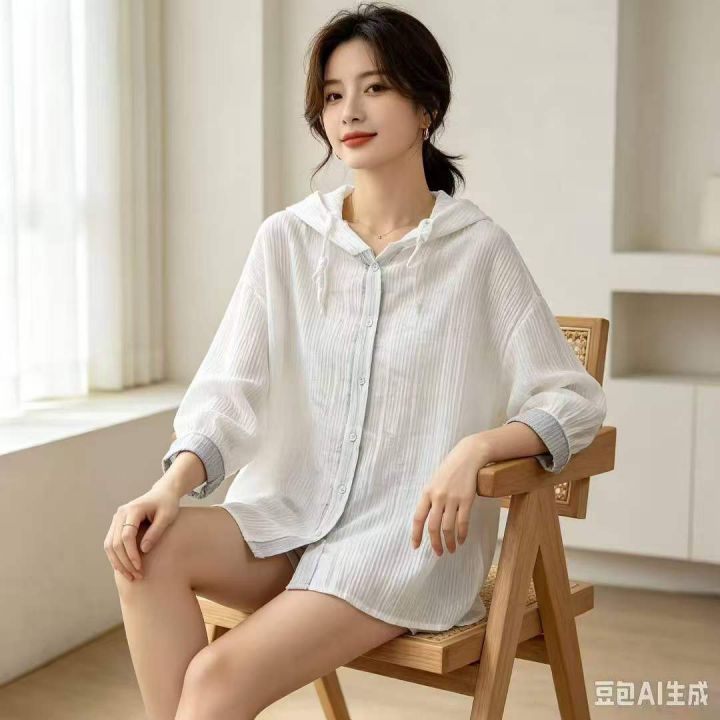 白色连帽长袖衬衫上衣