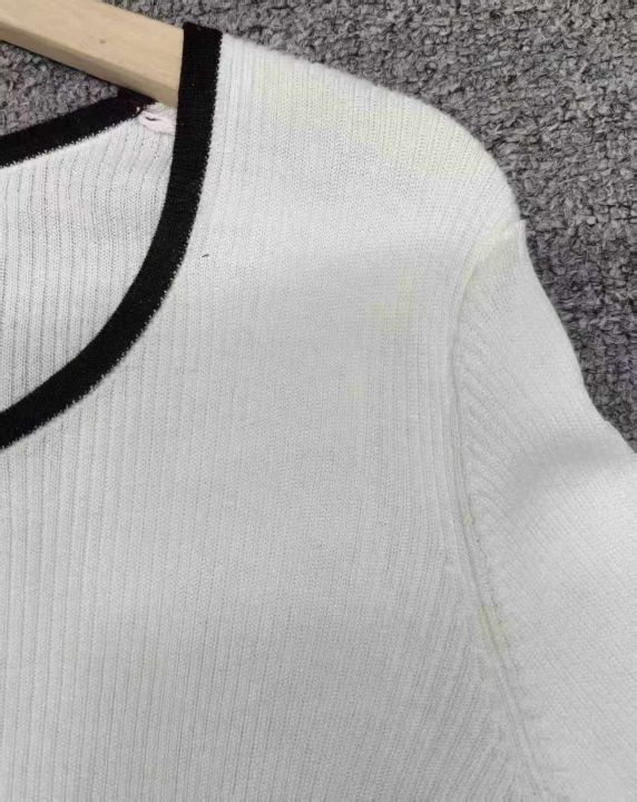 实体店下架一批靓妹针