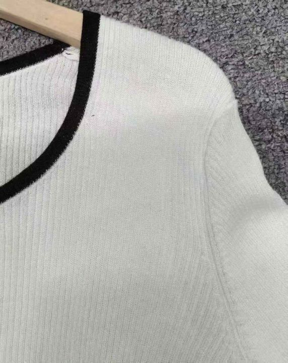 实体店下架一批靓妹针