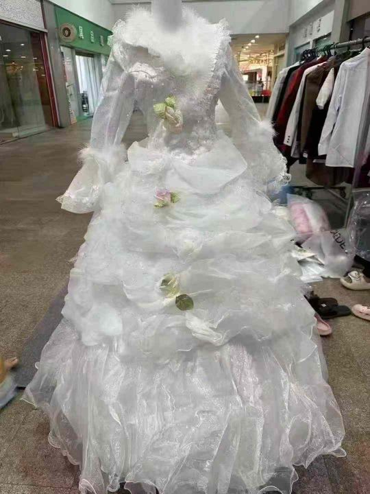 还有700件长袖蓬蓬