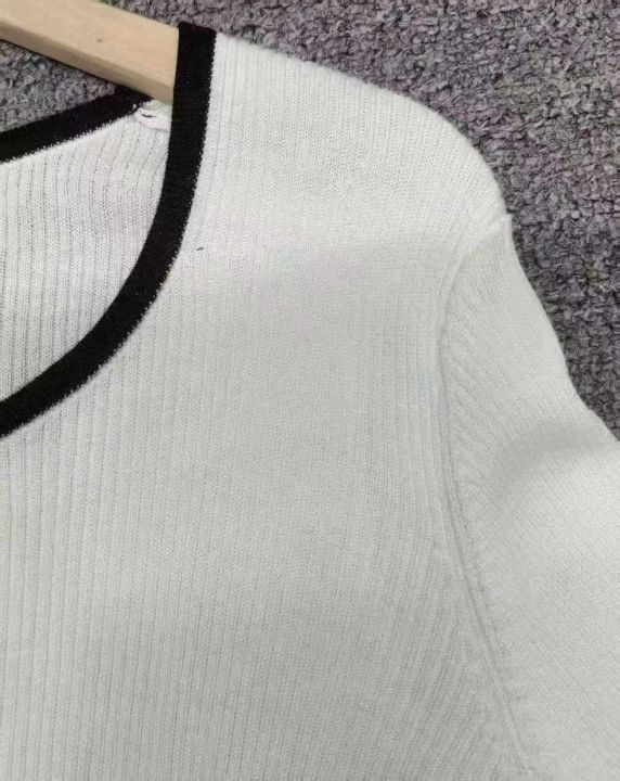 实体店下架一批靓妹针