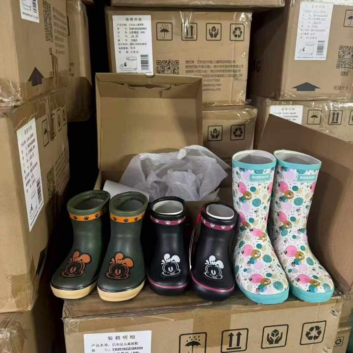 实体店下架一批女士短