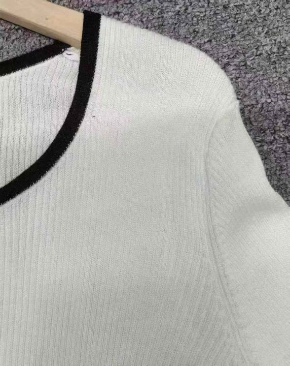 实体店下架一批靓妹针