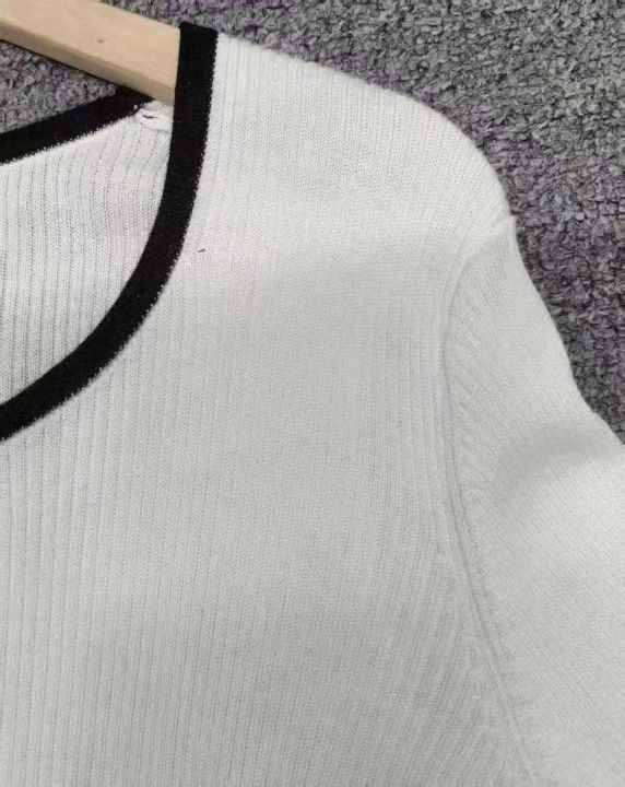 实体店下架一批靓妹针