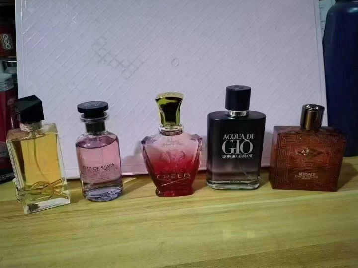 高档香水2400瓶，