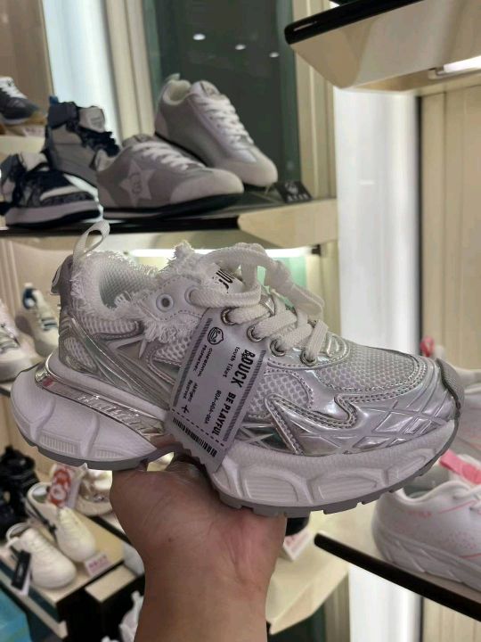 品牌成人运动鞋万象城