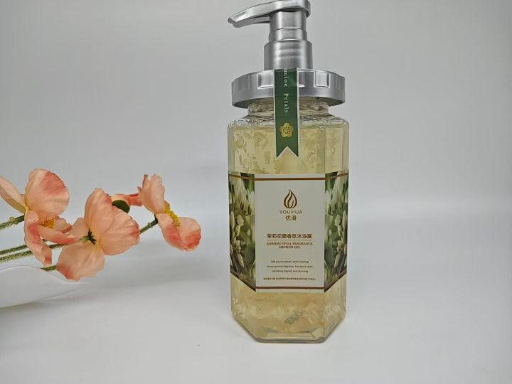 茉莉花瓣香氛沐浴露，