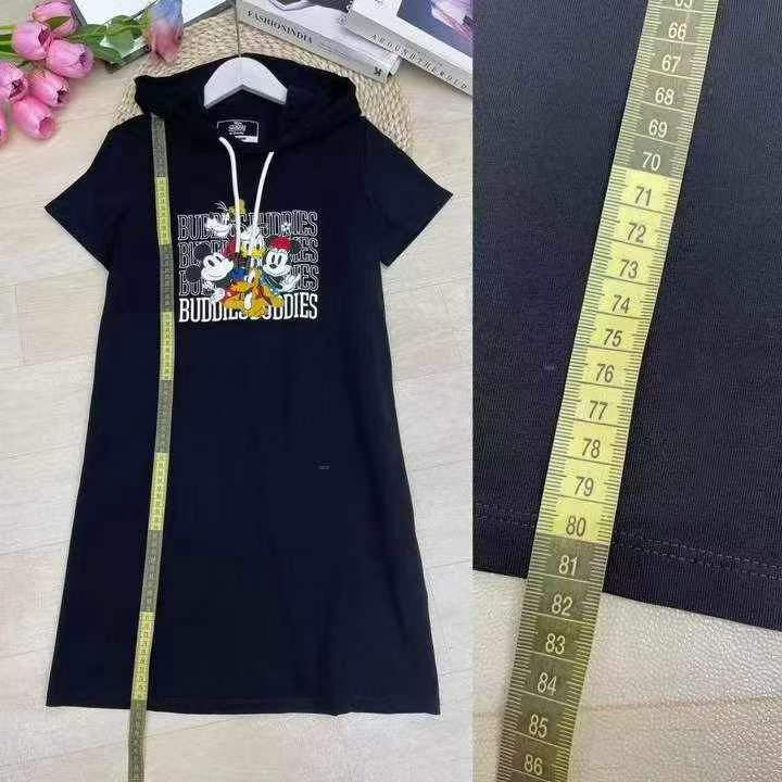 品牌连帽连衣裙，数量